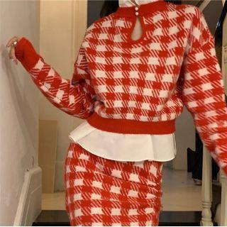 Plaid Sweater / Ruffle Hem Pencil Skirt