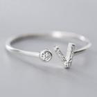 925 Sterling Silver V Lettering Open Ring Ring - One Size