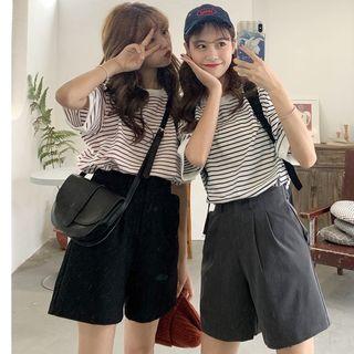 Short-sleeve Striped T-shirt / Wide Leg Shorts