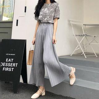 Velvet Short Sleeve T-shirt / Pleated Wide Leg Pants