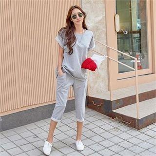 Set: Cuffed-sleeve T-shirt + Cropped Sweat Pants