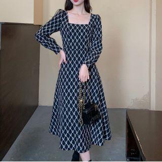 Long-sleeve Square-neck Pattern A-line Dress