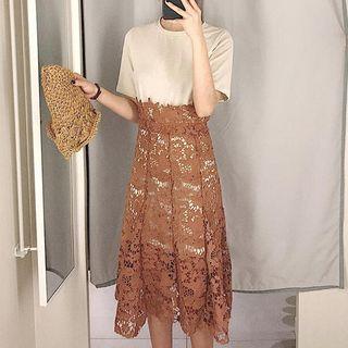 Plain Short-sleeve Top / Lace Midi Skirt