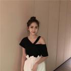 V-neck Off-shoulder Loose-fit Short-sleeve T-shirt