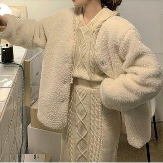 Fleece Jacket / Cable Knit Hoodie / Knit Midi Skirt