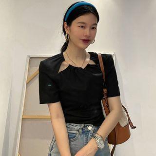 Short-sleeve Cutout Chained T-shirt Black - One Size