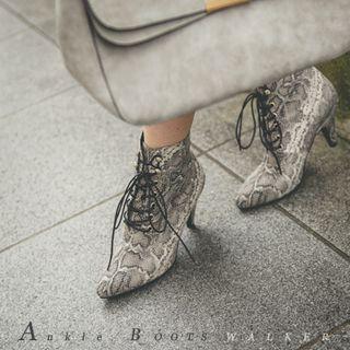 Pointy-toe Lace-up Ankle Boots