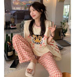 Short-sleeve Tiger Print Knit Top / Gingham Loose Fit Pants