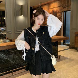 Sleeveless Buttoned Tweed Jacket