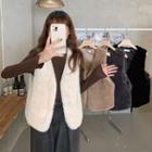Fleece Vest / Mock-neck Knit Top