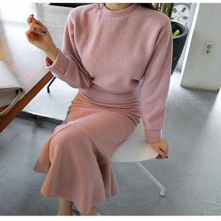 Set: Plain Top + Ruffle-hem Long Skirt