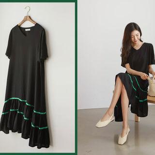 V-neck Contrast-trim Flare Dress