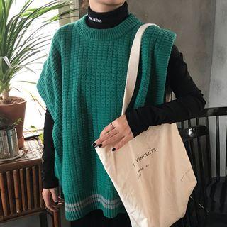 Lettering Long-sleeve T-shirt / Striped Knit Vest