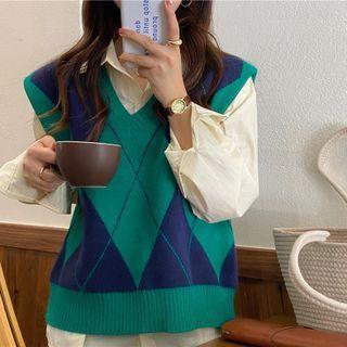 V-neck Two Tone Argyle Jacquard Knit Vest
