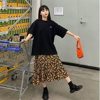 Lettering Short-sleeve T-shirt / Floral Print Midi A-line Skirt