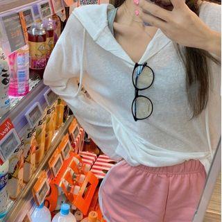 V-neck Hoodie / Sweatshorts