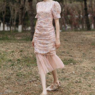 Short-sleeve Mesh Panel Shirred Floral Midi Dress
