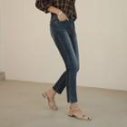 Frayed Slit-hem Straight-leg Jeans