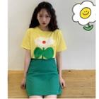 Flower Short-sleeve T-shirt / Plain A-line Skirt