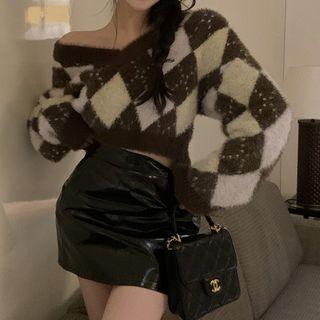 V-neck Argyle Sweater / Mini Pencil Skirt