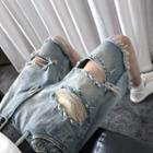 Distressed Loose Fit Jeans / Short-sleeve T-shirt