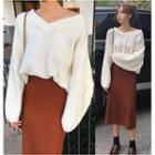 V-neck Sweater / Plain Midi H-line Knit Skirt
