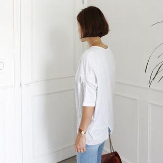 Slit Detail Round-neck T-shirt