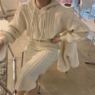 Hooded Cable Knit Sweater / Midi Pencil Skirt / Fleece Jacket