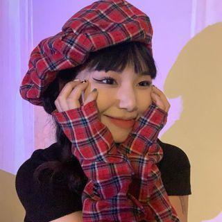 Plaid Beret / Plaid Arm Sleeves