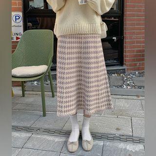Fringed-hem Houndstooth Long Knit Skirt
