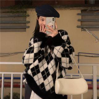 V-neck Argyle Sweater Milky White & Black - One Size