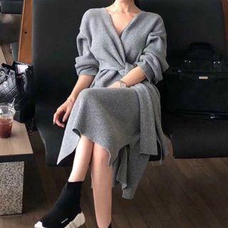 Long-sleeve V-neck Plain Tie-waist Knit Dress