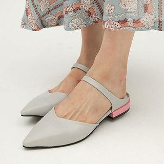 Pointy-toe Flat Sandals