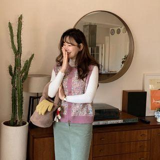 Round-neck Buttoned Pattern Knit Vest