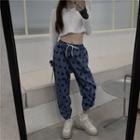 Plain Cropped T-shirt / Printed Jogger Pants