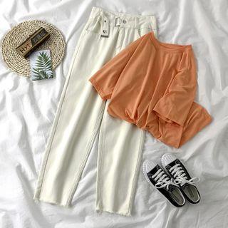 Plain Short-sleeve T-shirt / Cropped Jeans