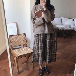 Plain Sweater / Plaid Midi Skirt