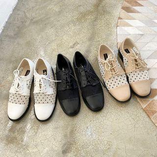 Dotted Panel Lace-up Shoes