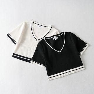 Short Sleeve V-neck Contrast-trim Crop Top
