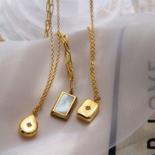 Shell / Alloy Pendant Necklace