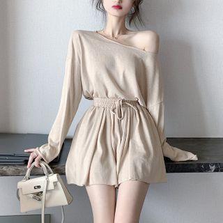 Wide-neck Long-sleeve Loose T-shirt / Pleated Wide Shorts