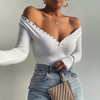 Off-shoulder Grommet T-shirt