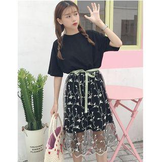 Crew-neck Elbow-sleeve T-shirt Dress / Embroidered Mesh Skirt