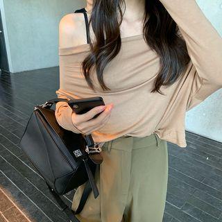 Long-sleeve Plain T-shirt / Straight-cut Cropped Pants
