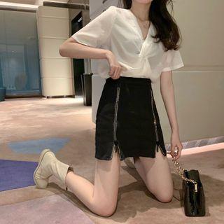 Set: Short-sleeve Crinkled T-shirt + Zip Mini A-line Skirt