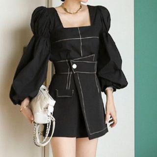 Set: Contrast Stitching Square-neck Blouse + High-waist Shorts