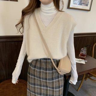 Mock-turtleneck Long-sleeve Top / V-neck Knit Vest