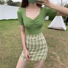 V-neck Short-sleeve Knit Top / Plaid A-line Skirt