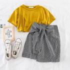 Set: Round-neck T-shirt + Plaid Skirt