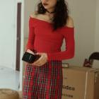 Off-shoulder Lettuce Edge Ribbed T-shirt